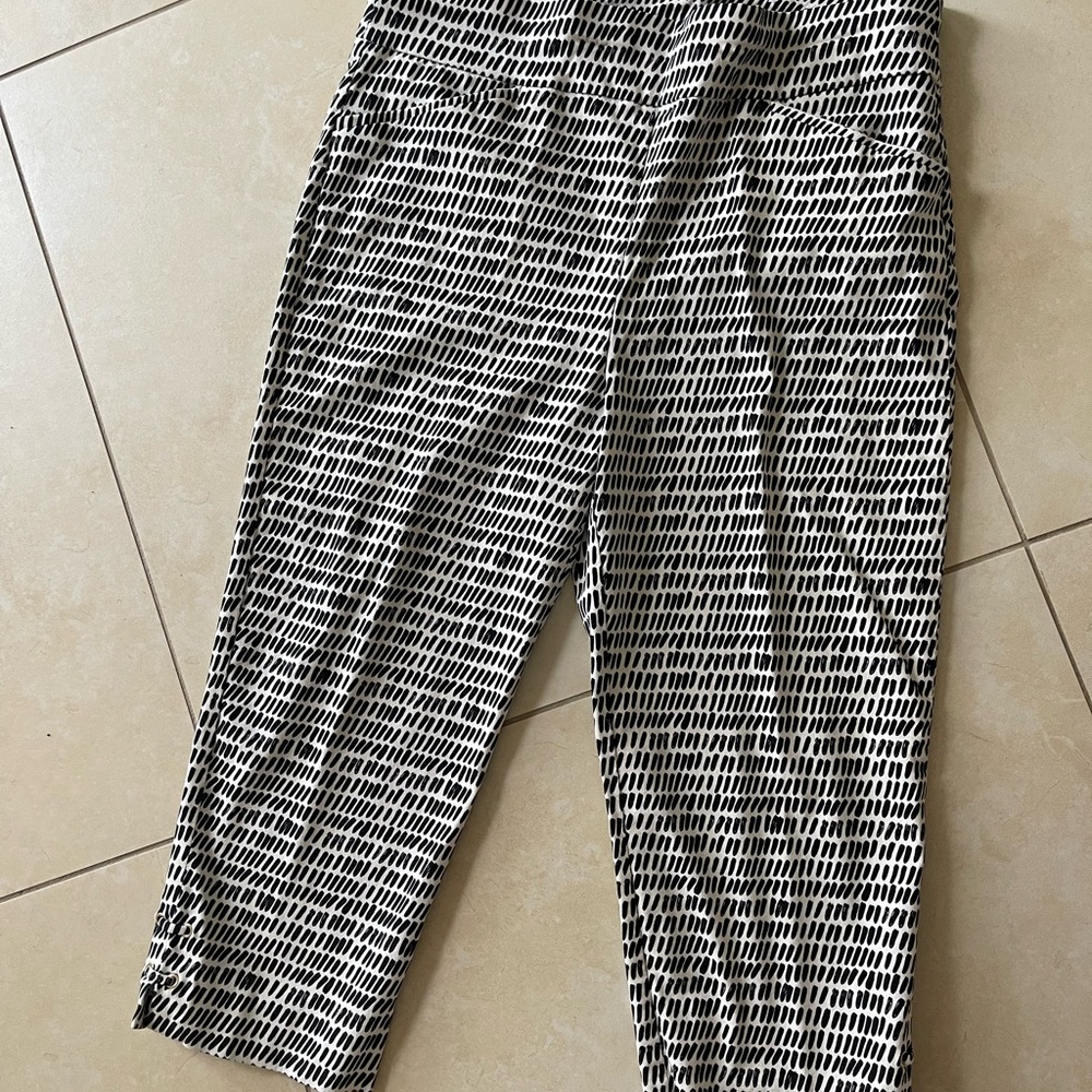 Black and White Printed Cropped Pants 🌟$30 or 2 for $50🌟